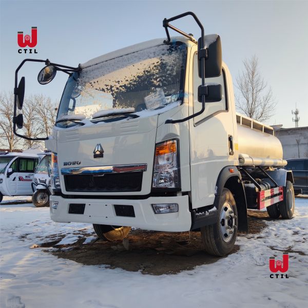 Buy 4000l 4x2 Refueling Tank Truck at wholesale prices