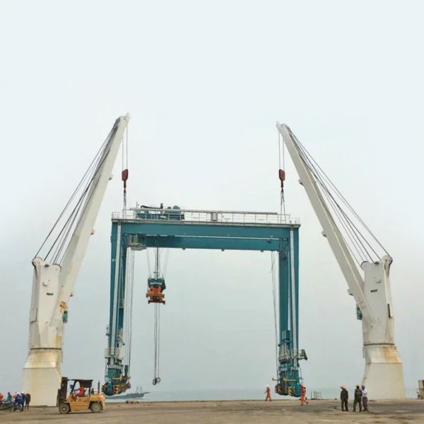 Buy 150 Ton Rubber Tyre Shipping Gantry Crane For Lifting Goods at wholesale prices