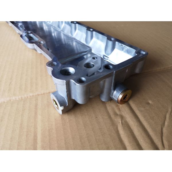 6BD1 6BG1 ISUZU Engine Parts Oil Cooler Cover 1112810261 Combine 4 Layer Cooler Core In FTR FSR Truck Excavator