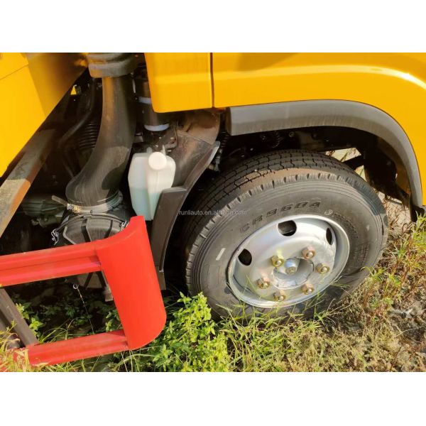 Factory Hot Selling Good Quality Customized Small Mini ISUZU Flatbed Platform Towing Wrecker Truck Light Duty Tow Wrecker Truck