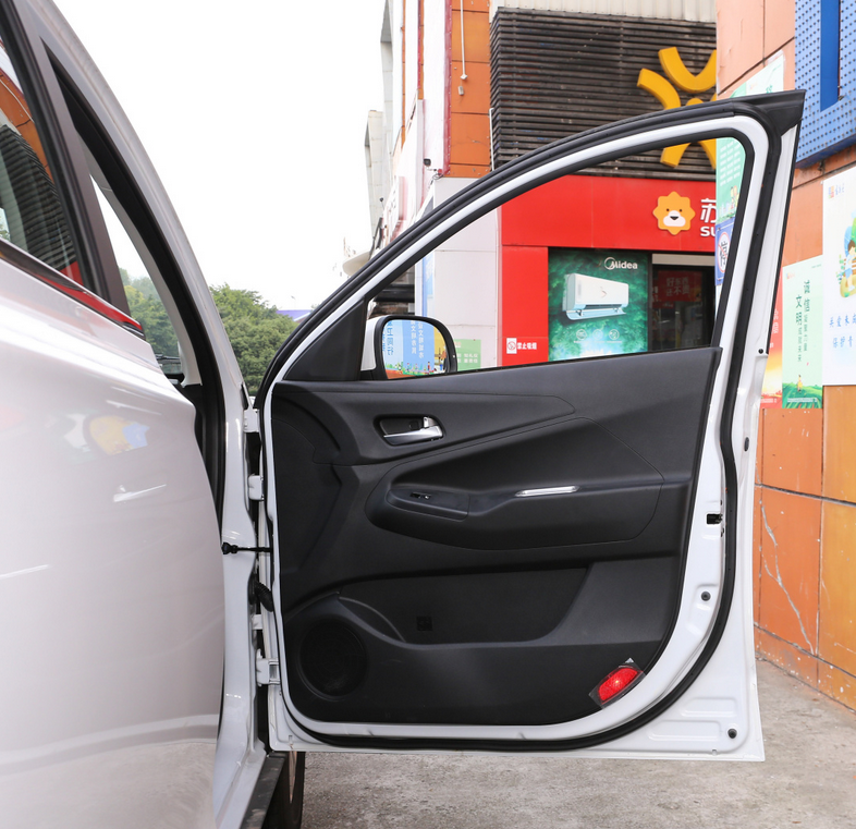 5 MT Gasoline SUV Travel First Choice BAIC X3 Oil Sedan 1.5L Displacement