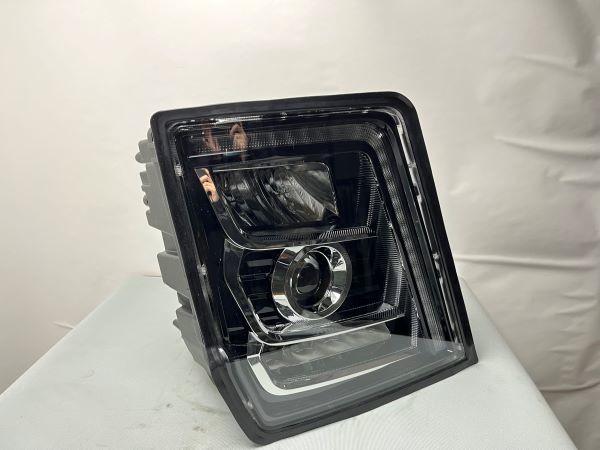 SHACMAN Truck Parts LED Head Lamp DZ97189723351 with Single Item Selling Unit