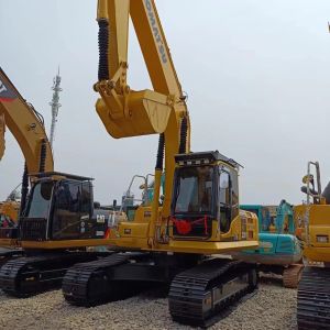 Used Komatsu PC220 Excavator with 0-2000 Working Hours and 22ton Operating