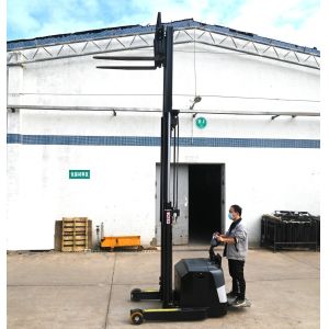 Hydraulic Electric Pallet Reach Truck , AC Drive Battery Operated Pallet Stacker