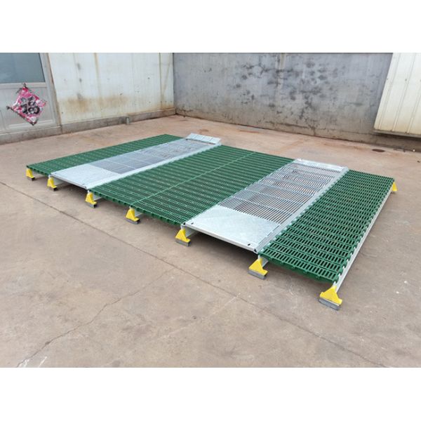 Buy OEM Clean Durable Steel Tri Bar Pig Farm Equipment at wholesale prices