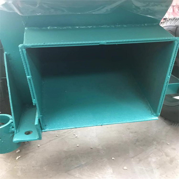 Mobile Crusher Wood Sawdust Machine 2.6*1.1*1.5m 18.5kw 75kw