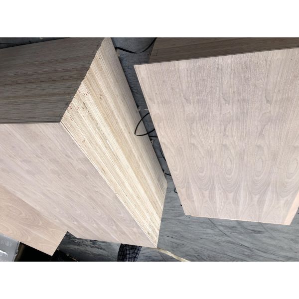 Natural veneer clear texture mountain pattern black walnut veneer for Interior decor plywood face board