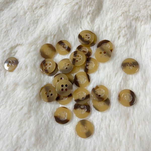 Yellow black Hotsale fashion designer coat 4 holes natural resin horn button for shirt garment