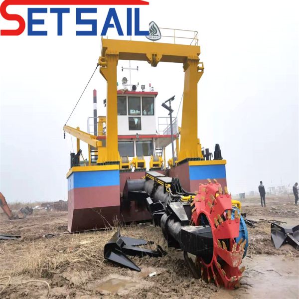 Sand Mining Dredger with Bucket Wheel Cutter