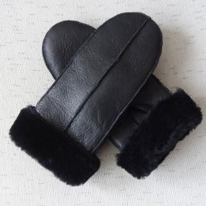 Wholesale men and women winter warm sheepskin gloves mittens