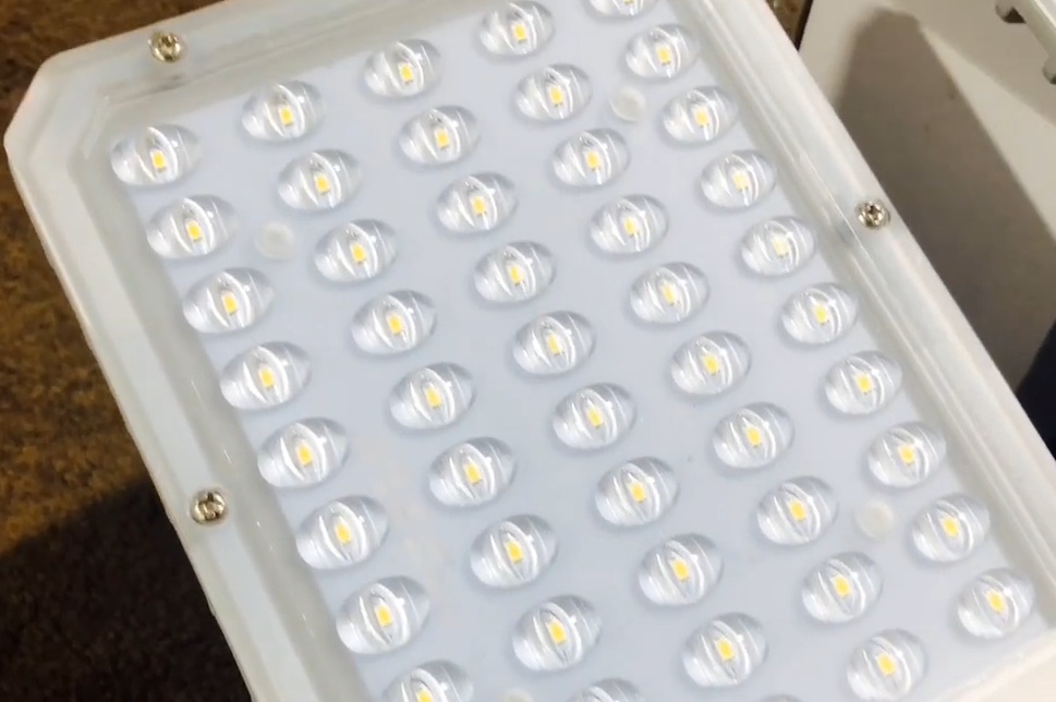 IP65 Commercial Solar LED Street Lights 4KV Road Street Lighting Lamp