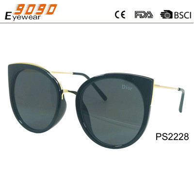 Buy Newest Style 2018 plastic Fashionable Sunglasses ,UV 400 Protection Lens at wholesale prices