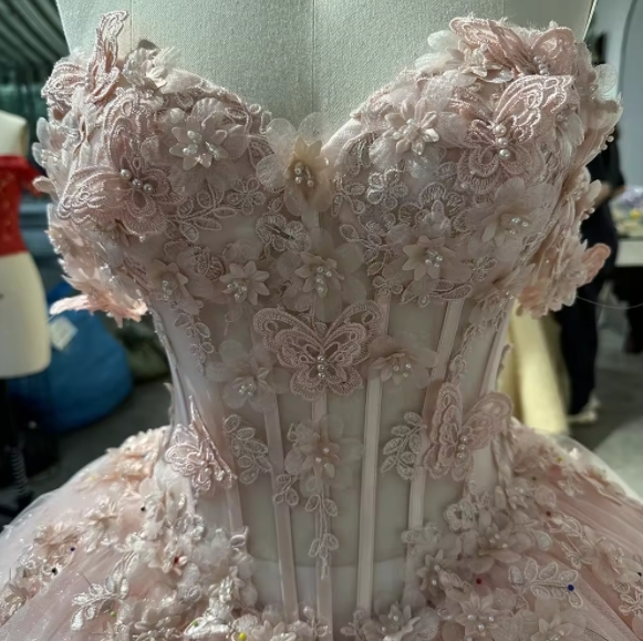 Vintage Sweetheart Neck Court Train Off-the-shoulder Appliqued Lace Red Tulle Long Girl Quinceanera Dress