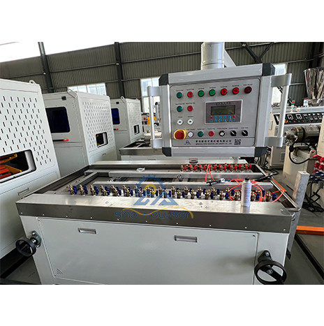 18.5 Kw Dual Screw WPC / PVC Wall Ceiling Panel Extruder Machine With ABB Inverter And PLC