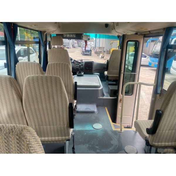 Zk6608d Used Mini Bus Yuchai Engine 85kw Yutong Coach Euro IV Left Hand Drive