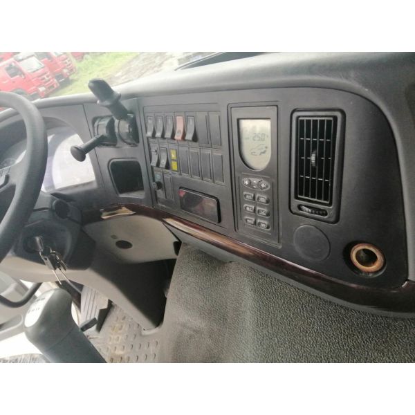 HOWO Used Tractor Truck Head Weichai Engine Original 6*4 Semi Trailer Truck Tractor