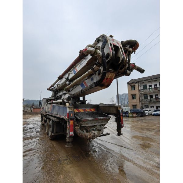Zoomlion 47m Used Concrete Boom Pump Construction Equipment