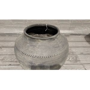 Round Shape Vintage Style Fiber Clay Planter With Hand Carve Finish