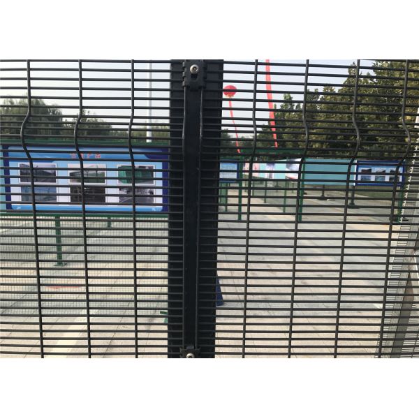 Securifor 358 wholesale barbed wire on top for Ultra 358 mesh security fencing(China manufacture)
