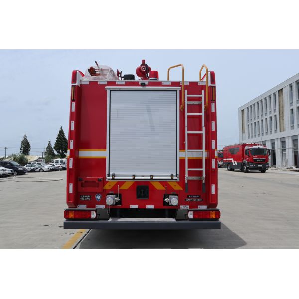 Buy PM80/SG80 HOWO Emergency Fire Trucks 257KW Ambulance Fire Engine 5800L Water at wholesale prices