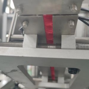 China Automatic Capping Machine Manufacturers Glass Bottle Capping Machine