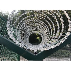 RAL 6005 Powder Coated V fold 3D wire Fence Panels 1530mm x 2500mm 3 V fold