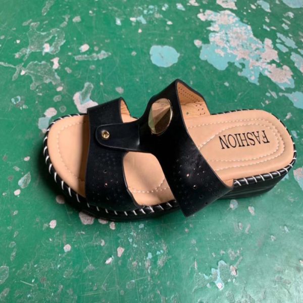 Ladies Causal Silppers New Style Three Colors Hot Summer Light Four Seasons Sizes 37-42