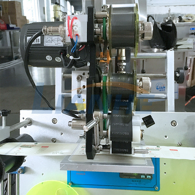 Practical 100W Bottle Labeling Machine Rustproof Practical