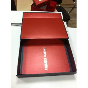 Flat pack style gift box