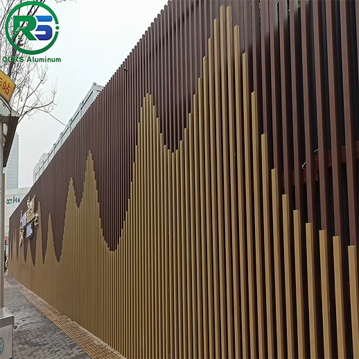 Environmental Friendly Linear Suspended Metal Ceiling 0.9mm White Aluminum Ceiling