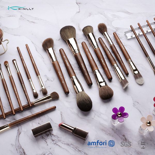 Buy 22pcs Wooden Handle Private Label Makeup Brush Set at wholesale prices