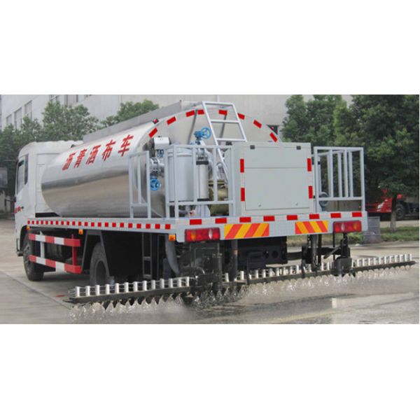 Buy Industrial Asphalt Distributor Truck  Automatic Burner High Heating Efficiency at wholesale prices