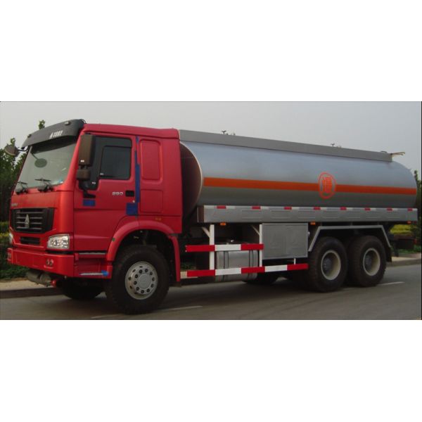Buy Sinotruk Howo Super Tanker Truck Trailer 20 Cbm Capacity Optional Color ZZ1257 at wholesale prices