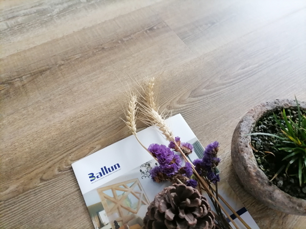 SPC Flooring for Apartment in Zhejiang Waterproof CE Certificate 3.5 8mm Thicknes