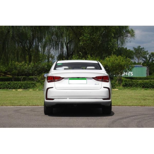Made BAIC BEIJING EU5 Fast Charge Second Hand Energy EV Car with 215/50/R17 Tyre Size