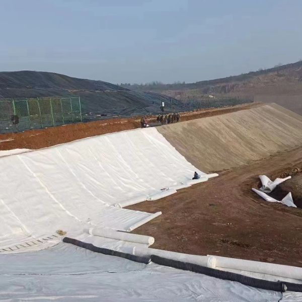 Lightweight Landfill with High Tensile Strength Nonwoven Geotextile and