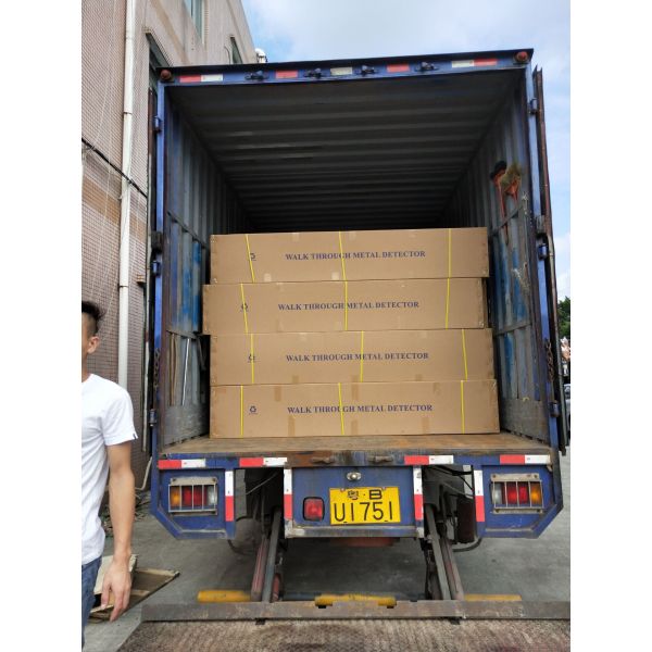 Light Weight Walk Through Metal Detector Adjustable Volume Control With CCTV Camera