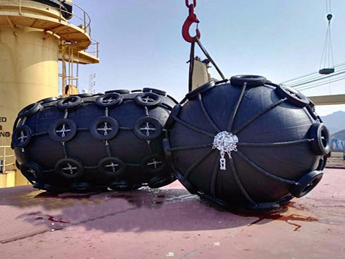 Buy Yokohama Pneumatic Rubber Fender For Refrigerated Transport Ship at wholesale prices