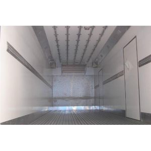 Professional Refrigerated Truck 8 Tons 20-25CBM SINOTRUK HOWO LHD Euro3 140HP