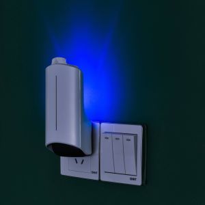 China Disposable Wall Plug in Moth Flying Insect Termite Glue Trap Pest-Free with Sticky Pads 8.5*6*14.5CM 79.8g on sale