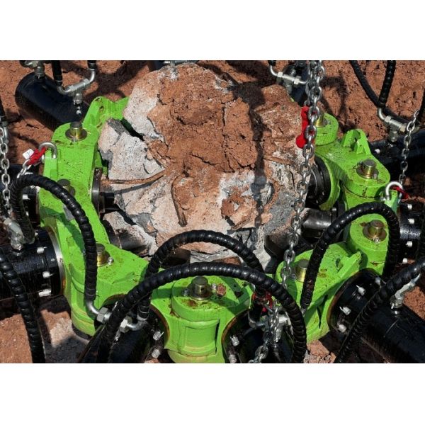 Buy 1800mm Hydraulic Pile Cutter Rock Breaker Concrete Pile Cutting Machine at wholesale prices