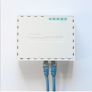 Mikrotik RB750Gr3 5xGigabit Ethernet Dual Core 880MHz CPU 256MB RAM USB RouterOS