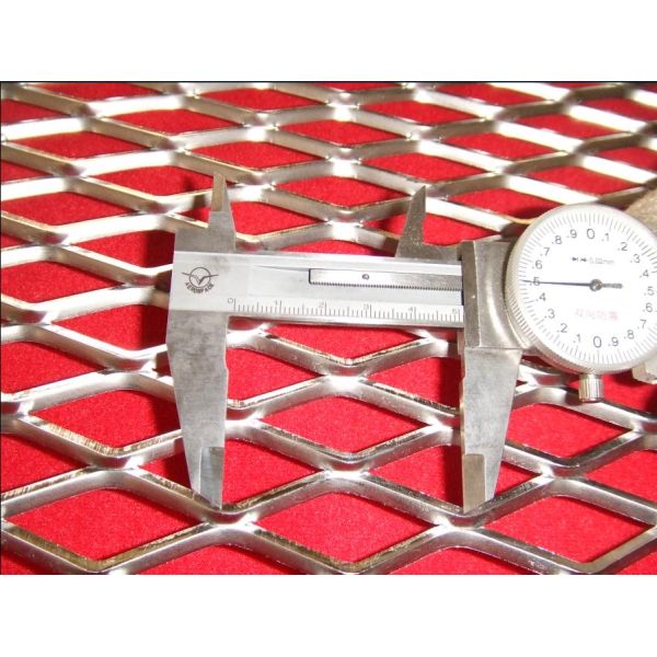 Diamond Powder Coated Expanded Metal Mesh with 0 . 4 mm - 5 . 0 mm Thickness