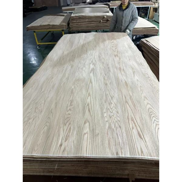 Buy Natural Sliced American Red Oak Crown Cut Matching Veneer Sheet at wholesale prices