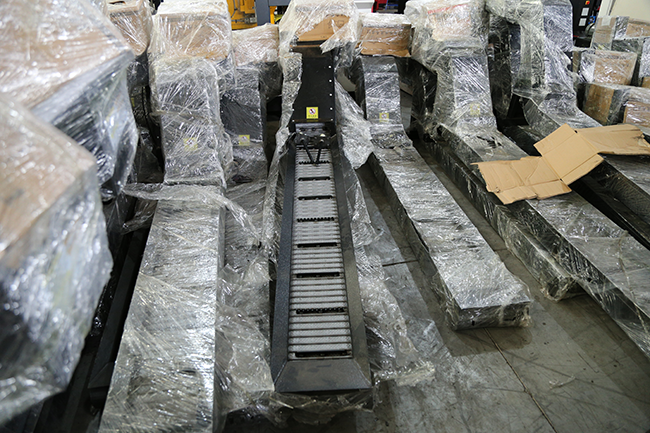 JSSCD-260NC/P CNC Circular Saw Machine front view