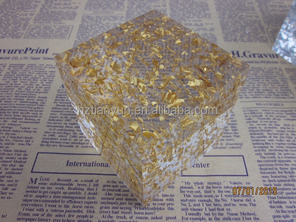 Artificial Transparent Flower Paperweight With Fragments / Chippings