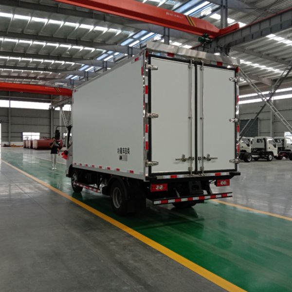 New Model Lightweighting 4x2 FOTON 4.2M Refrigerated Trucks Van Refrigerator Truck Wagon