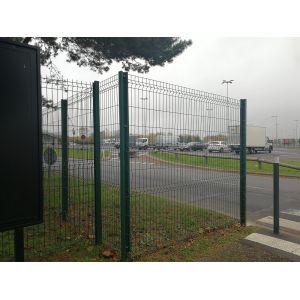 Curved 3D V Mesh High Security Fencing Green Plastic Coated