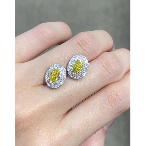 Oval Brilliant Cut Lab Diamond Jewelry Diamond Stud Earrings 0.5ct VS1