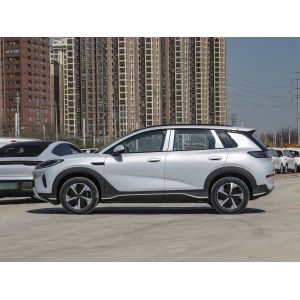 Touchscreen Display Interior Features 2025 Model BYD EV Car with Sunroof and 60